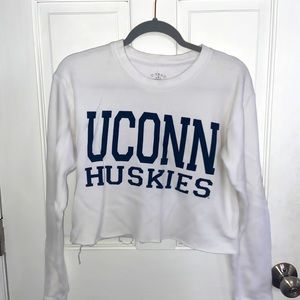 UConn Huskies cropped long sleeve.